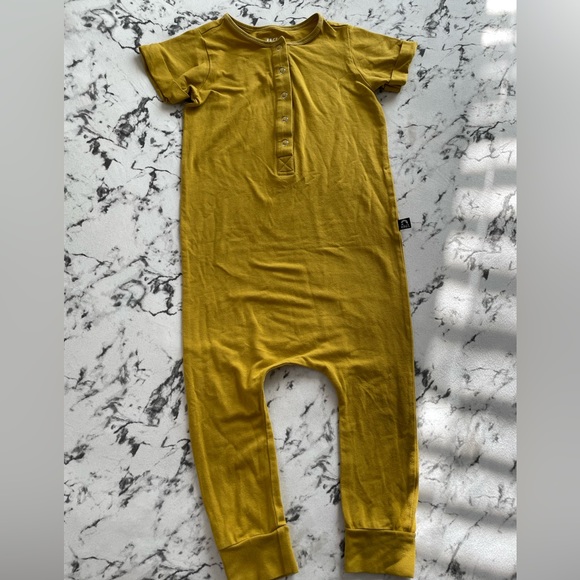 💢SOLD💢 🇺🇸 Rags - Essentials Short Rolled Sleeve Henley Rag in Olive Oil - Picture 4 of 4